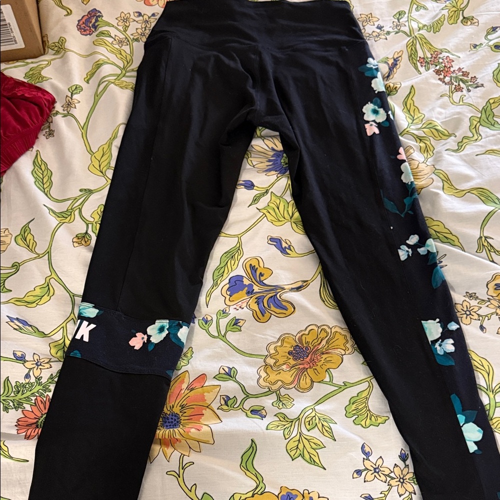 PINK Victoria's Secret BLACK Floral Workout Leggings